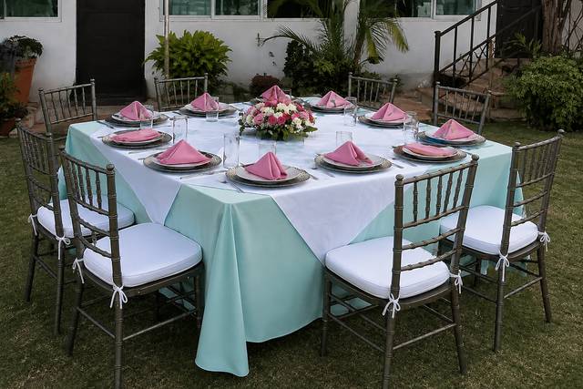 Mesa cuadrada Tiffany con mantel de color · imagen ilustrativa de catálogo