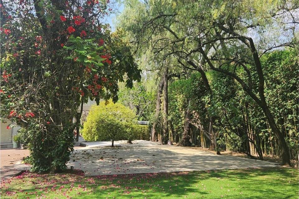 Amplio jardín