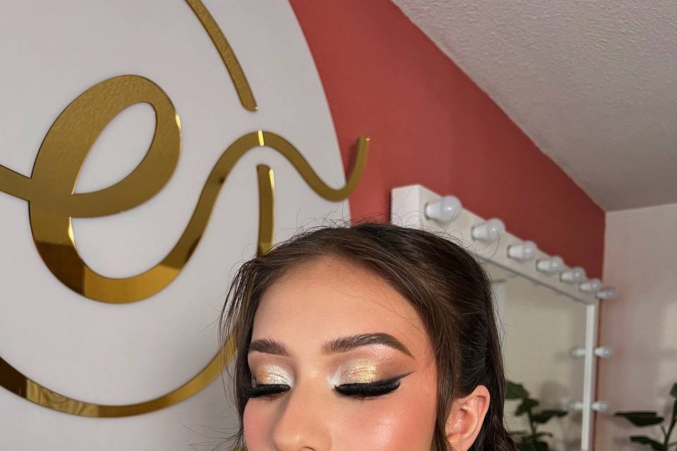 Maquillaje y peinado social
