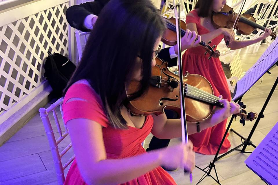 Hora de música continua.