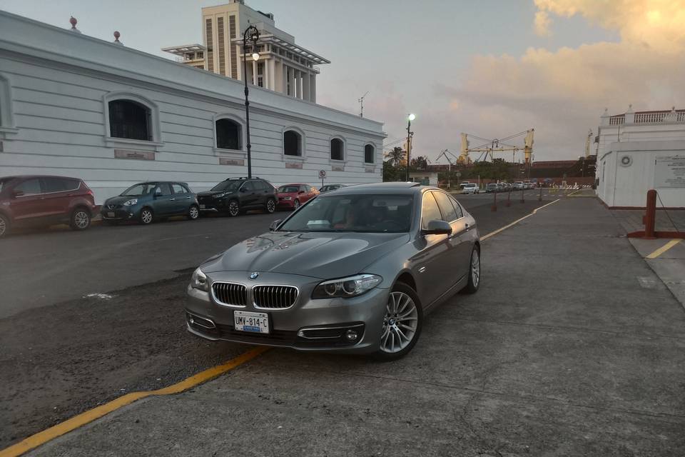 BMW 528i