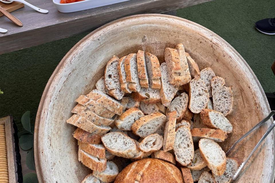 Mesa de quesos y carnes frías