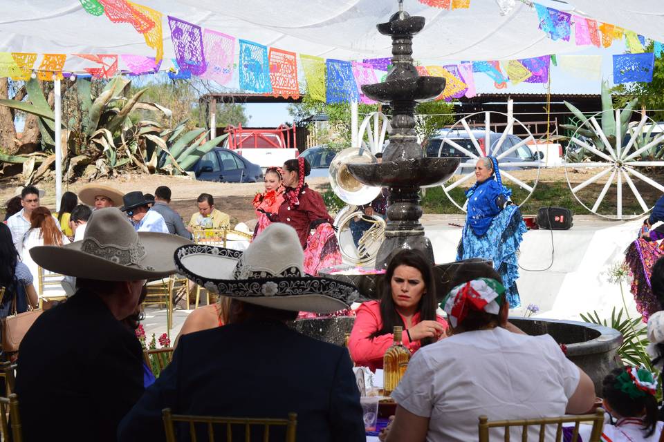 Fuente y bailarinas