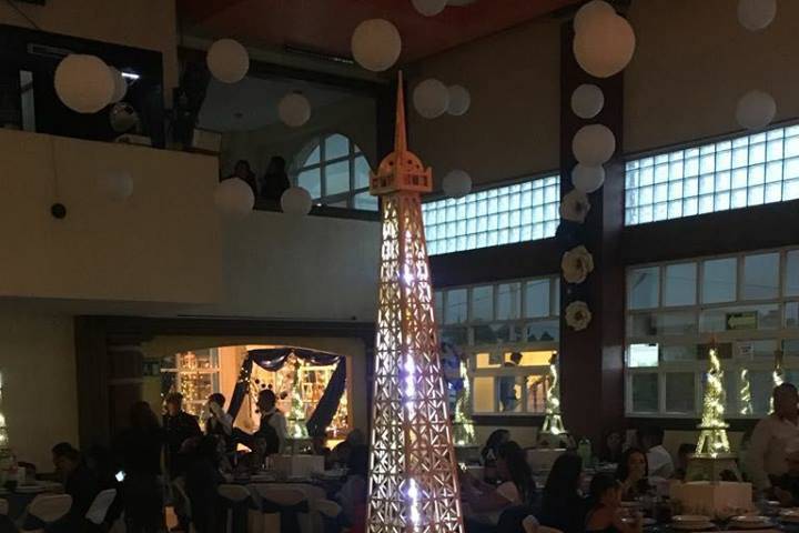 Torre Eiffel de un metro con led