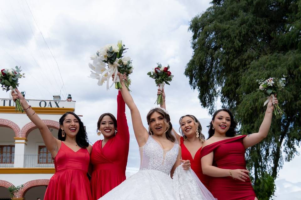 Con las damas de honor