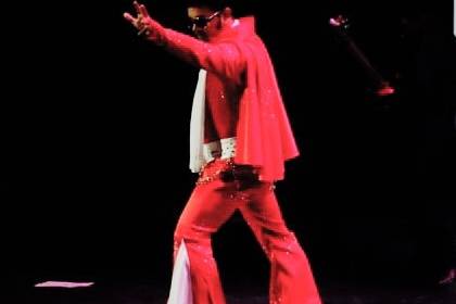 Tonny Segura es Elvis