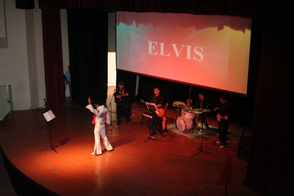 Tonny Segura es Elvis