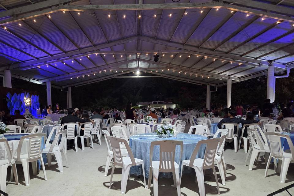Evento sin decoracion de techo