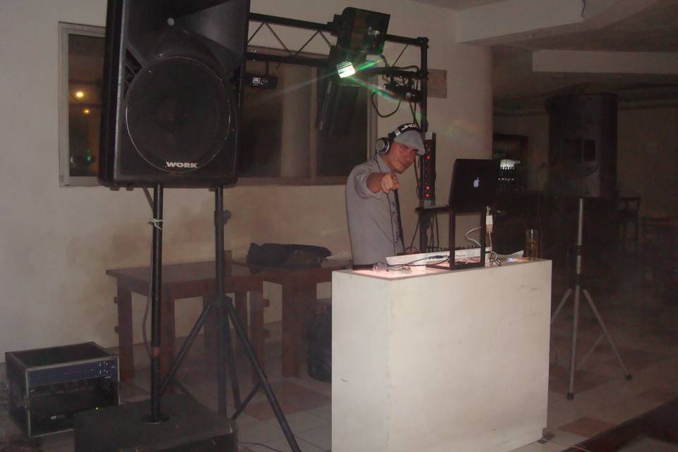 DJ Jhony Romero