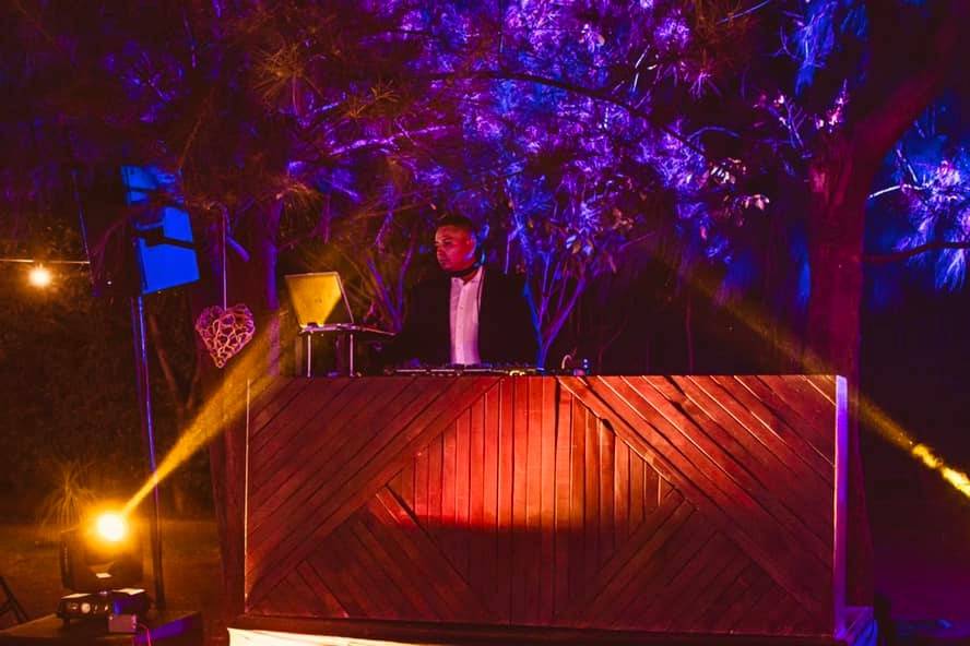 DJ en el bosque