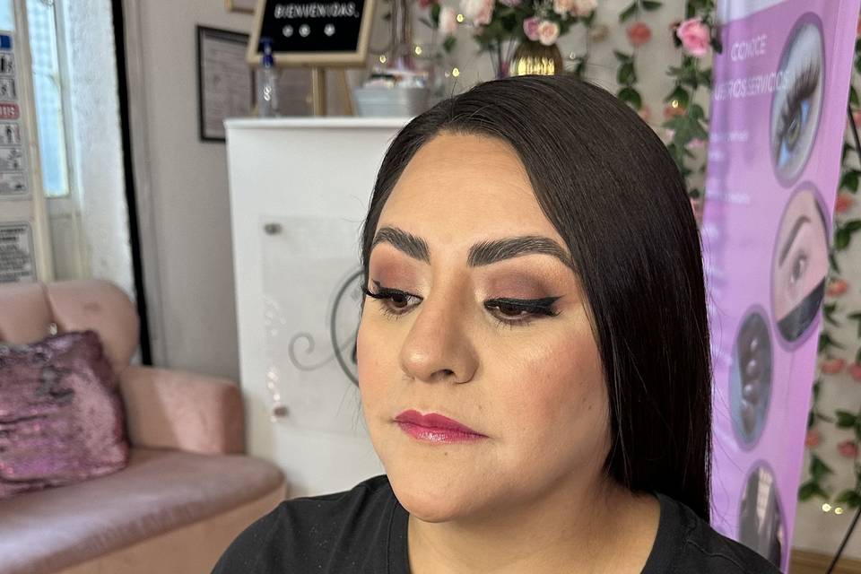 Izamar Makeup