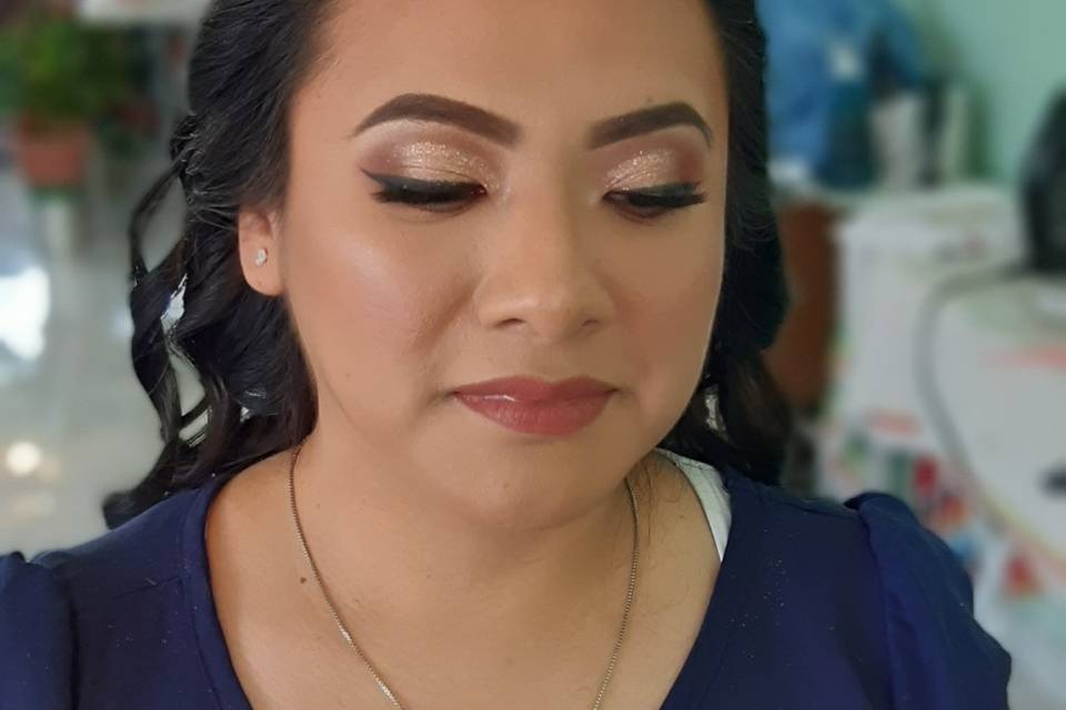 Izamar Makeup