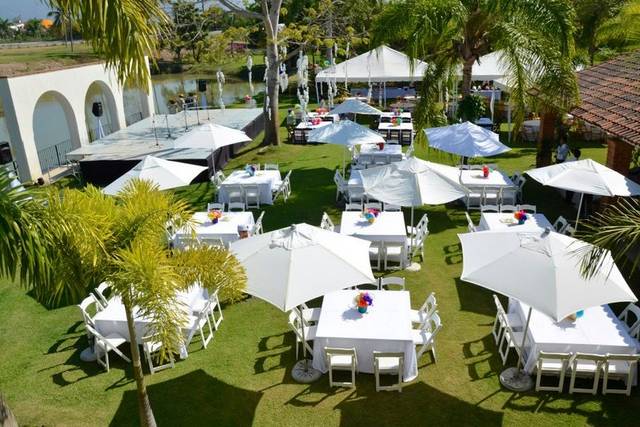 Banquete en el jardín