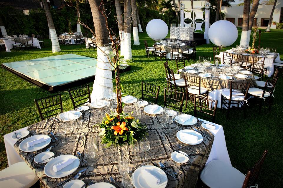 Boda en jardín frente al mar