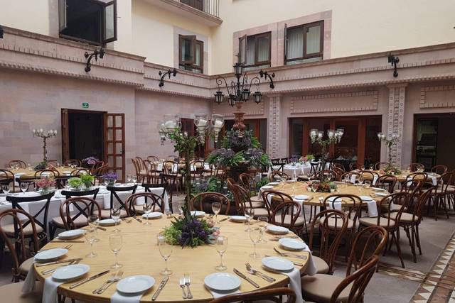 Patio de las 100 ventanas