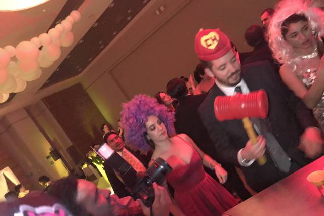 Disfraces con pelucas y sombreros