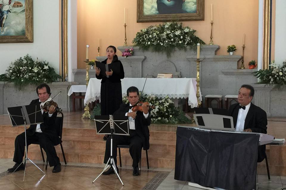 Soprano y 3 músicos