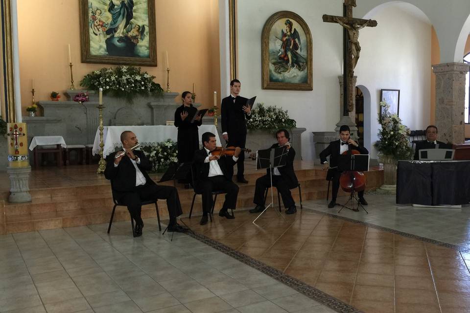 2 voces y 5 músicos