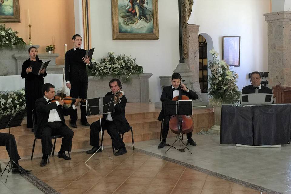 2 voces y 5 músicos