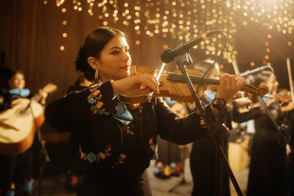 Mariachi femenil