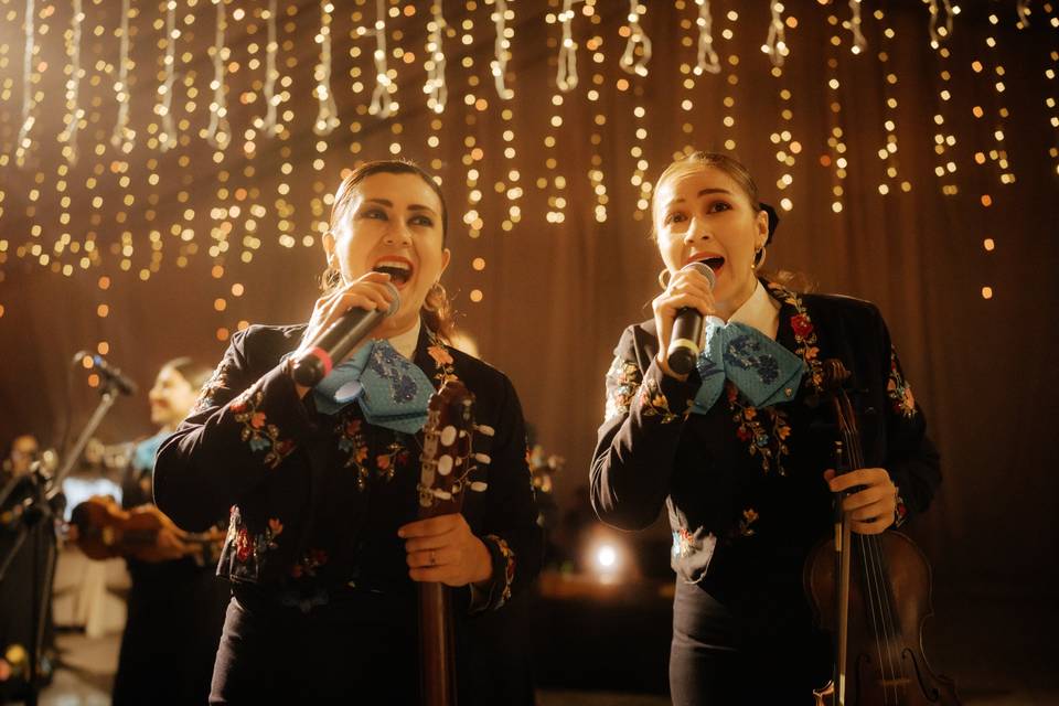 Mariachi femenil