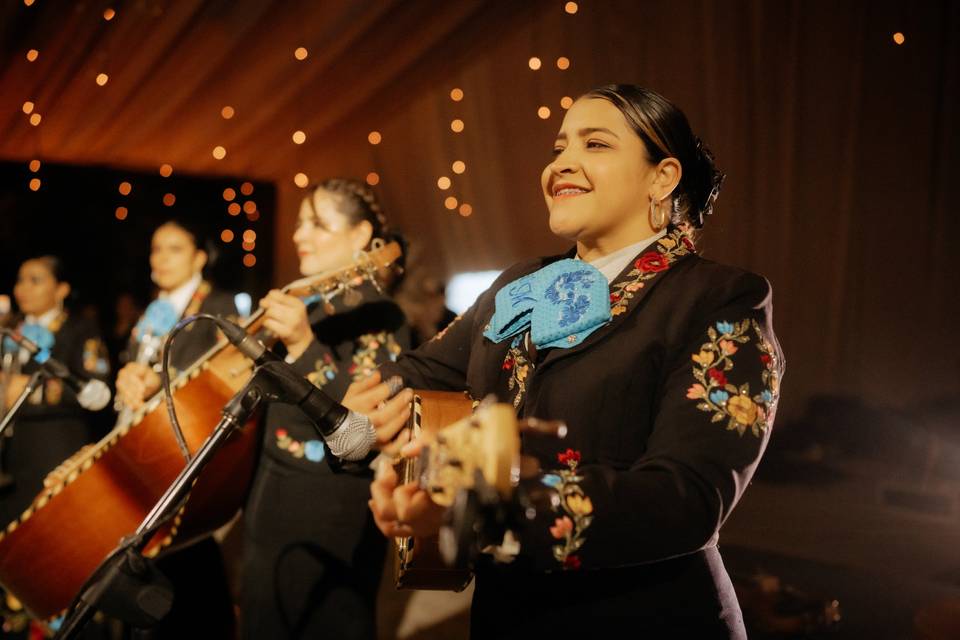 Mariachi femenil