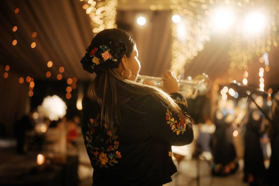 Mariachi femenil