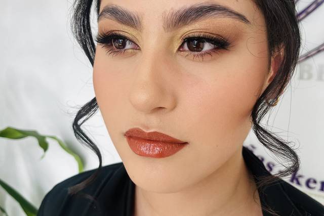 Maquillaje con labios café