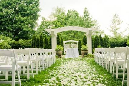 Pasarela con pétalos