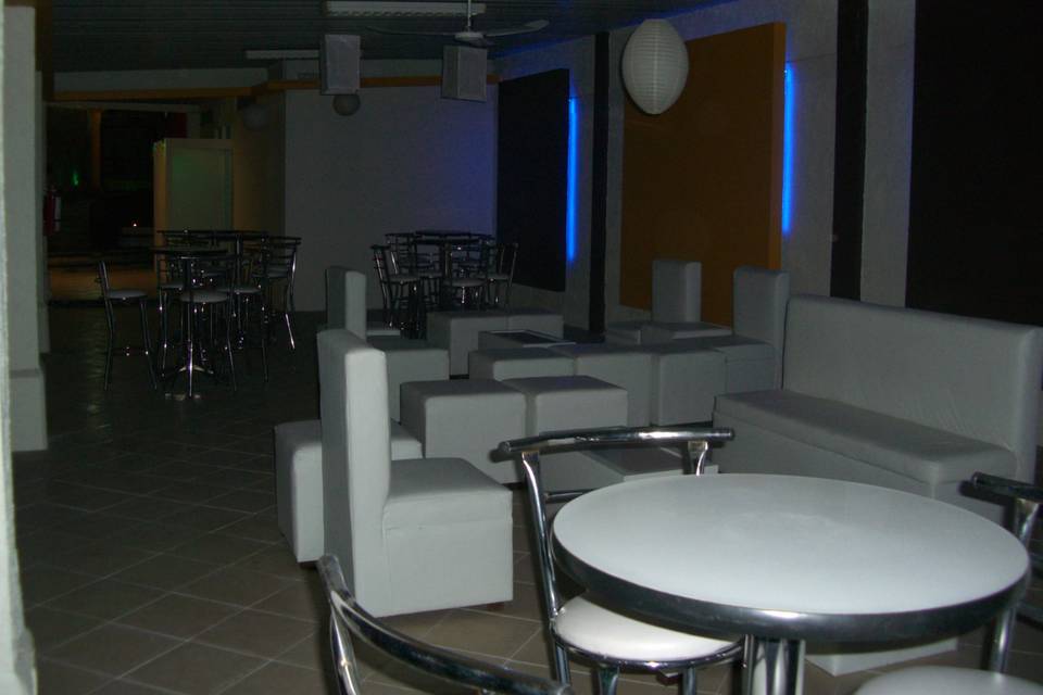 Sala lounge blanca