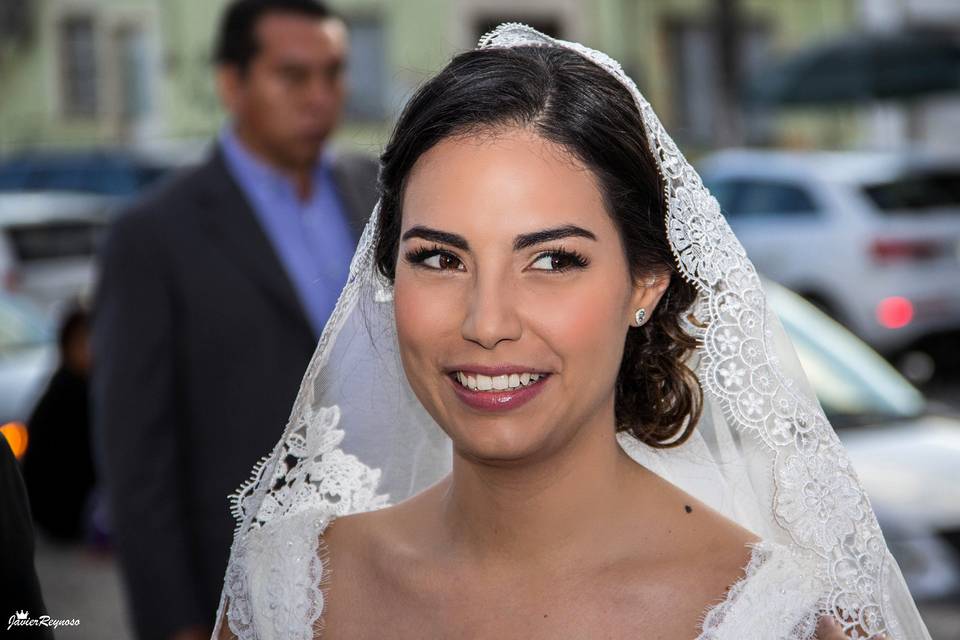 La novia llegando a la iglesia