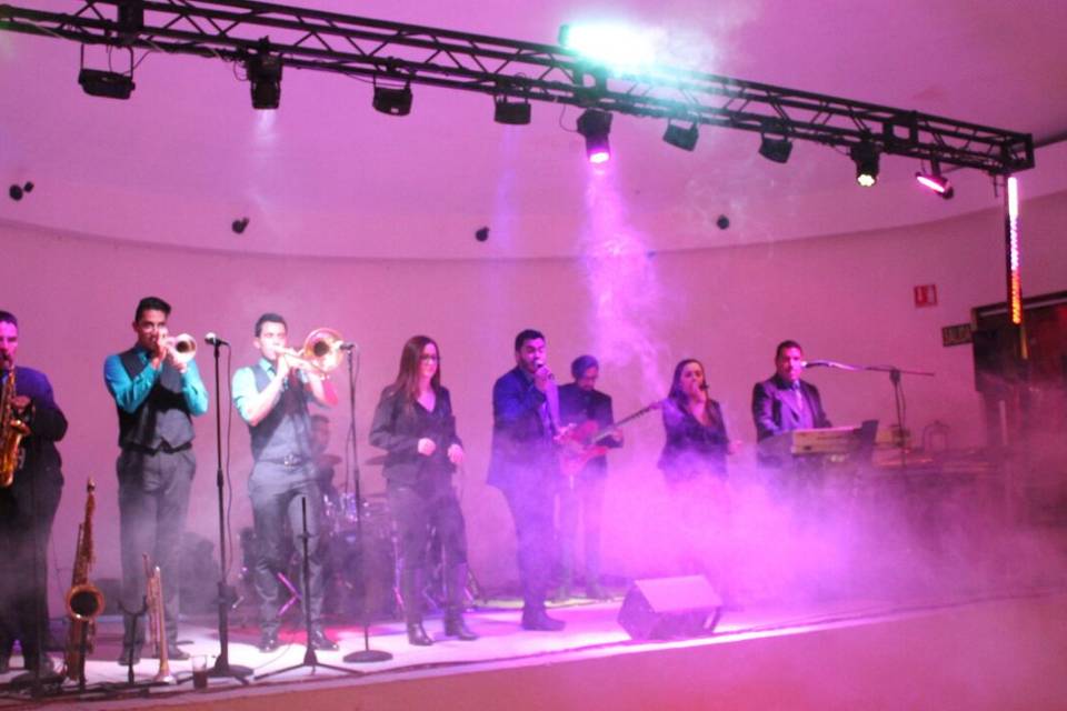 Grupo Show Latino