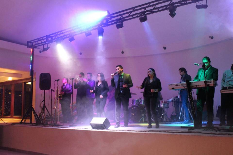 Grupo Show Latino