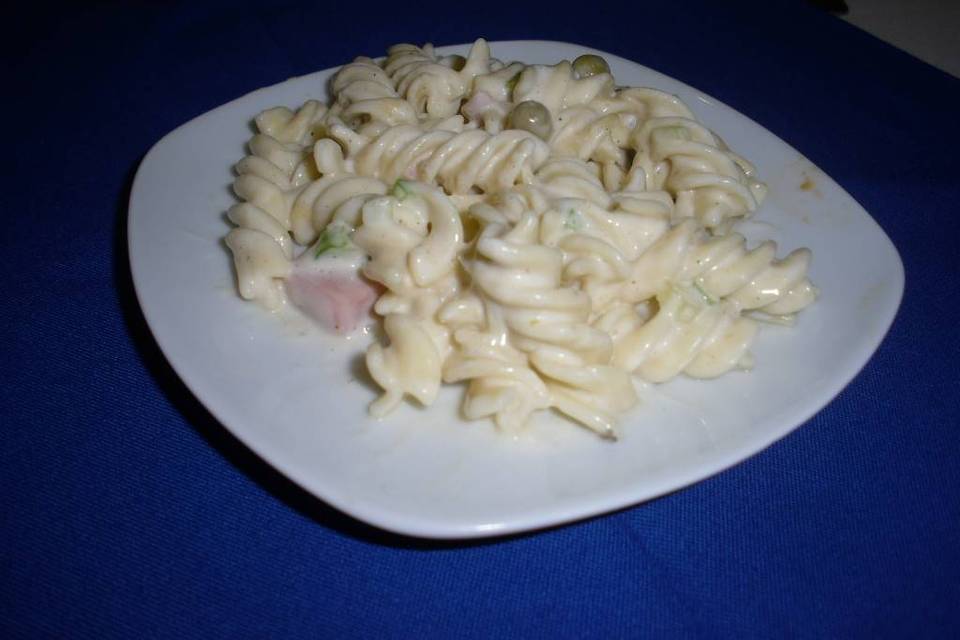 Ensalada de fusili con jamon