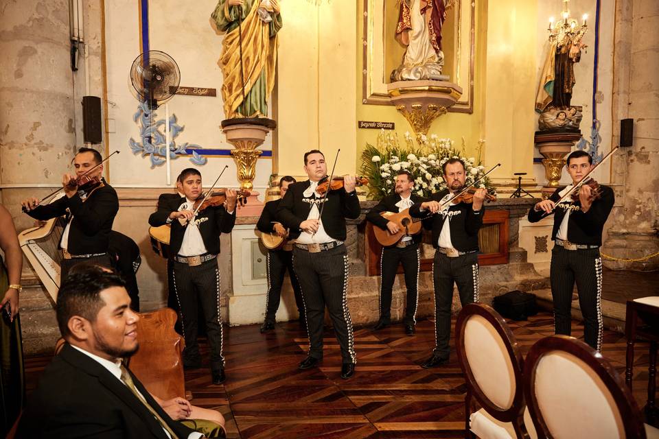 Mariachi en misa