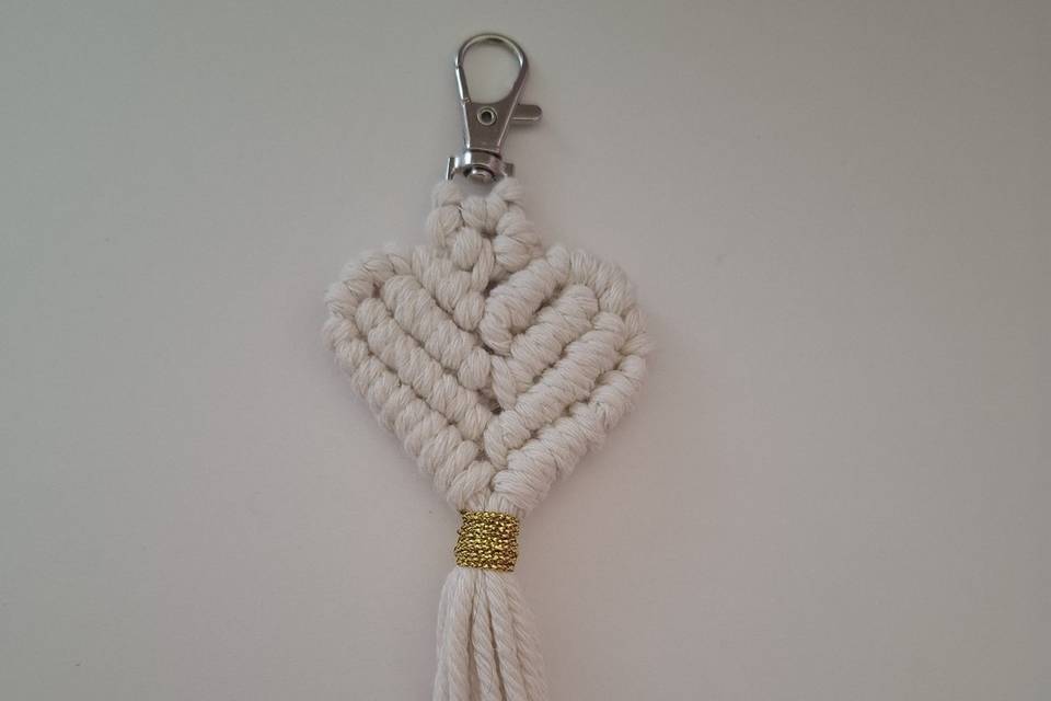 Corazón de macramé natural