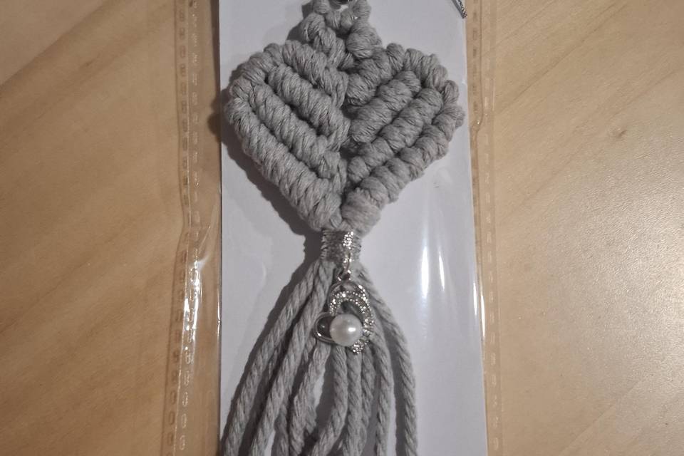 Detalle en macramé gris