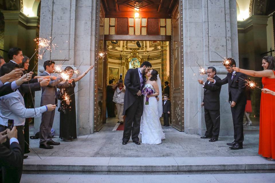 Saliendo de la iglesia