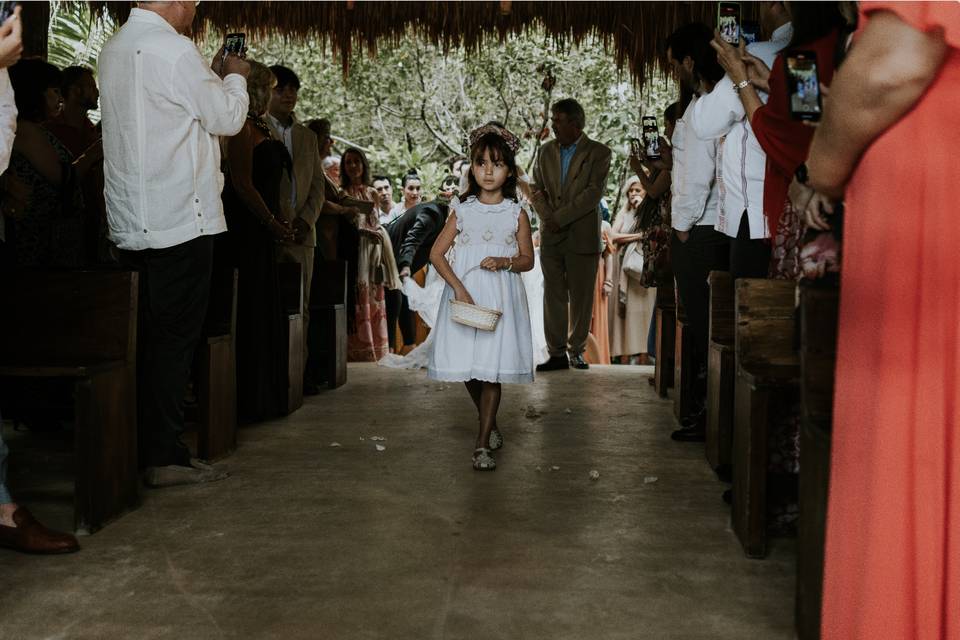 Niña de flores