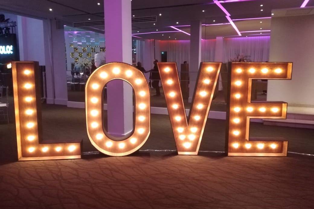 Lux Eventos - Consulta Disponibilidad Y Precios