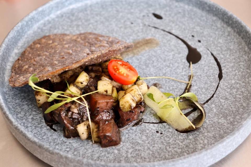 Tostada de atún negro