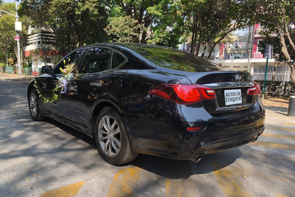Infiniti Q70 - Lujo Japonés