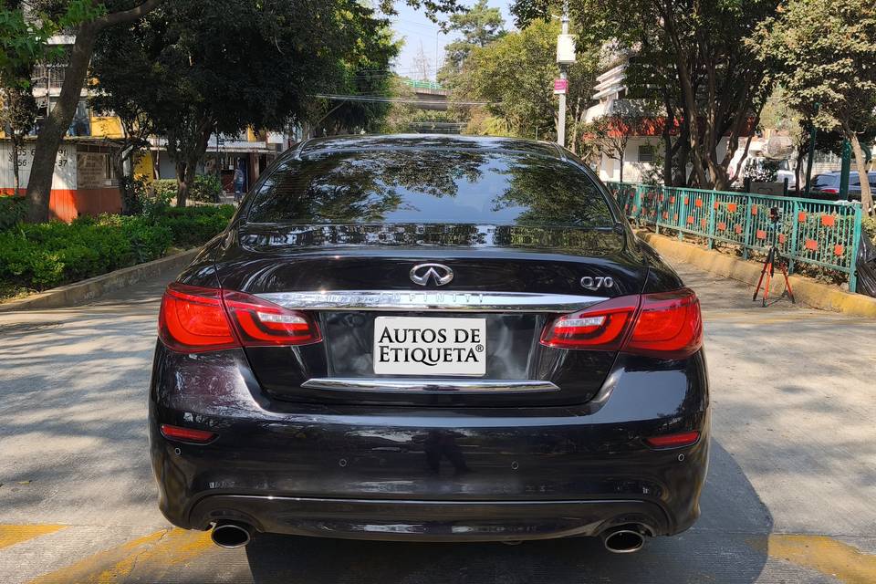 Infiniti Q70 - Lujo Japonés