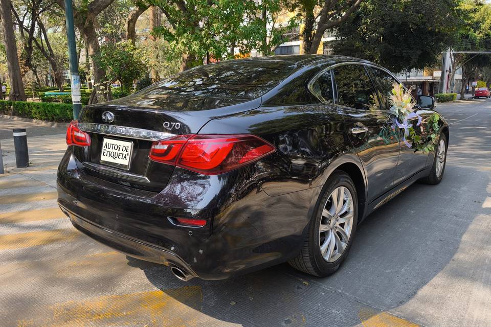 Infiniti Q70 - Lujo Japonés