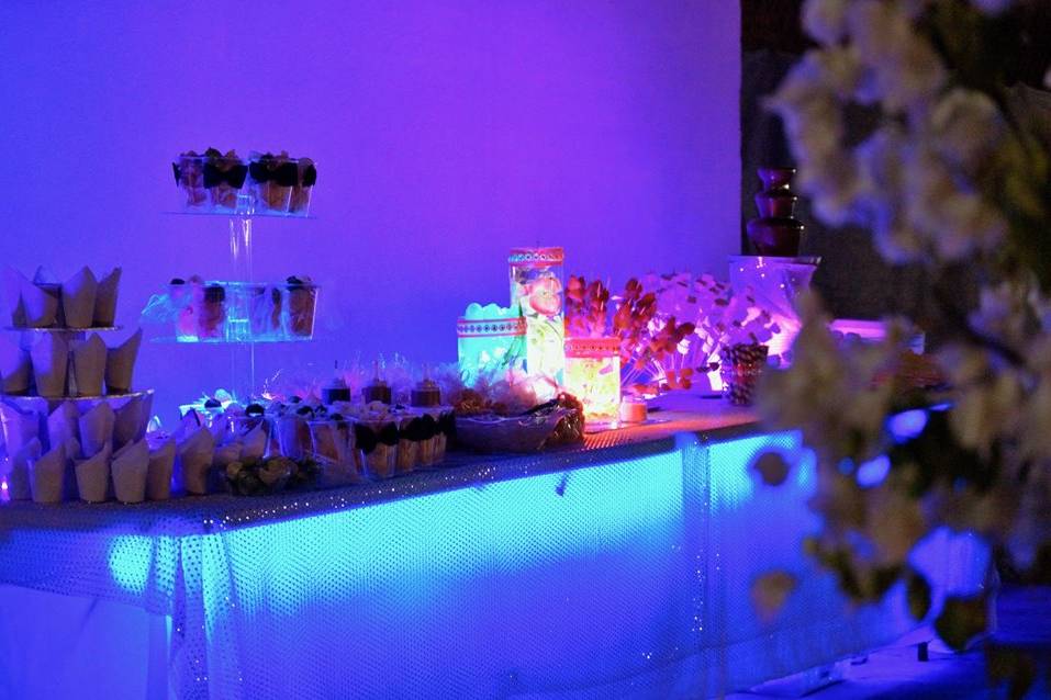 Candy bar en cristaleria y luz
