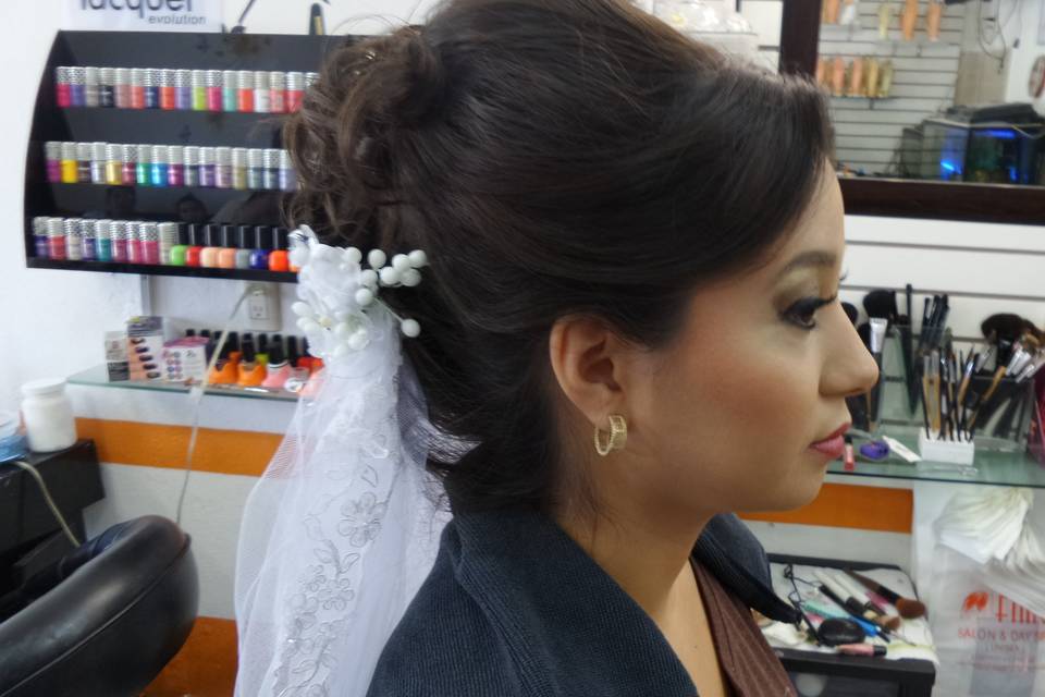 Peinado y maquillaje de novia