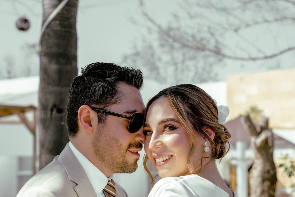 Pareja sonriendo