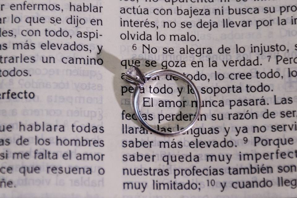 Anillo biblia