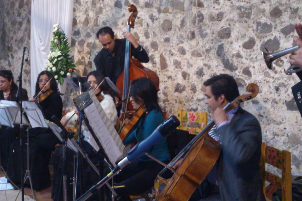 Cuerdas, oboe y trompeta