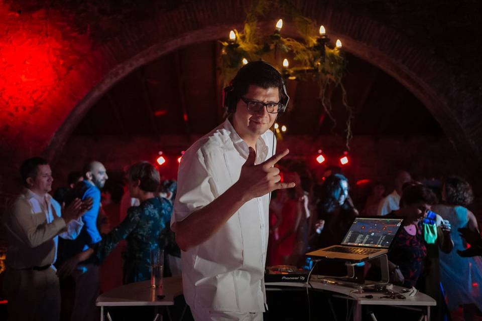 Su pasión es la música